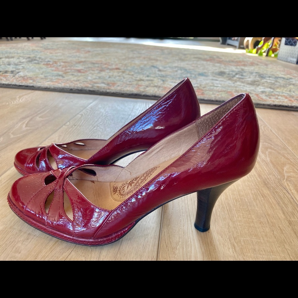 Sofft brand red heels. Super comfy! Great condition.